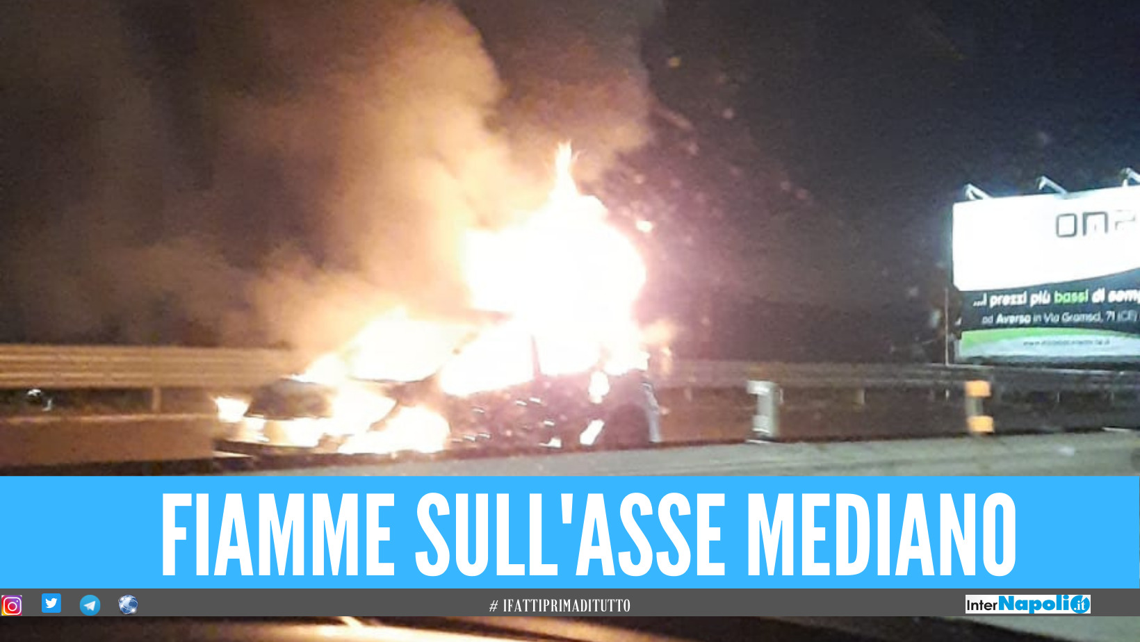 Paura Sull Asse Mediano Auto Avvolta Dalle Fiamme Nei Pressi Dell