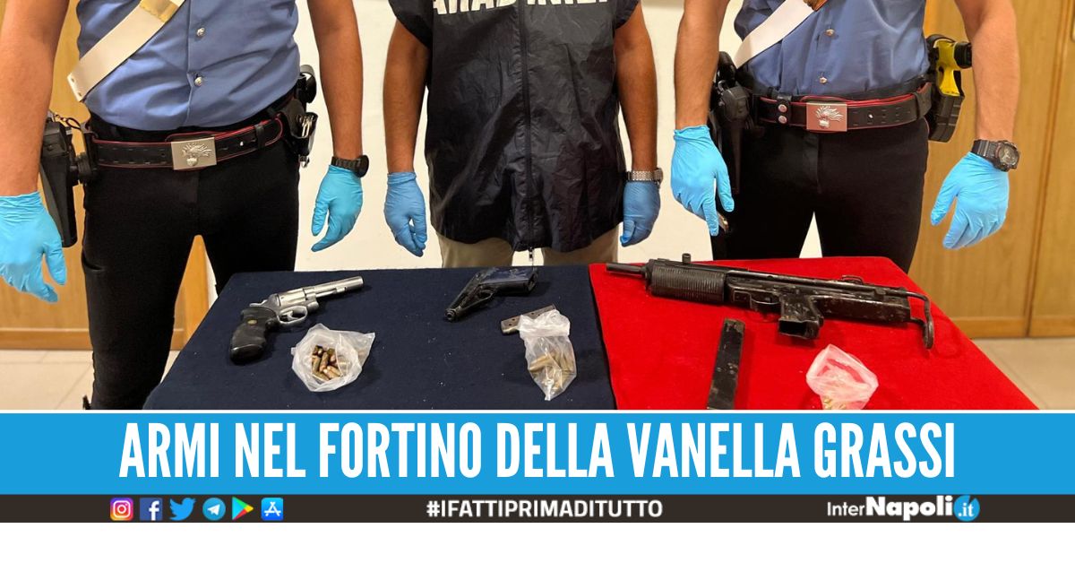 Blitz A Secondigliano Sequestrato L Arsenale Del Clan Di Camorra