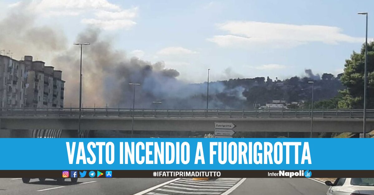 Vasto Incendio A Fuorigrotta Residenti Evacuati Dai Vigili Del Fuoco