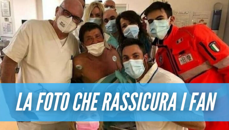 Gianni Morandi cuore d'oro, foto con i medici prima del trasferimento in ospedale
