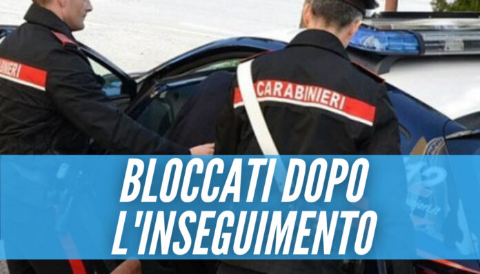 Nascondono una pistola e scappano, arrestati 2 minorenni in provincia di Napoli
