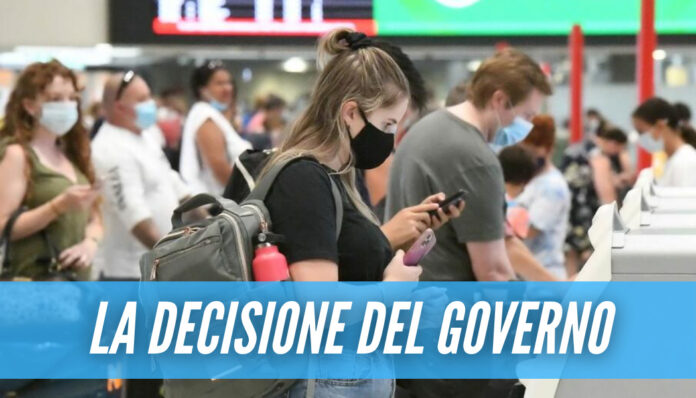 Viaggi all'estero, il Governo: 