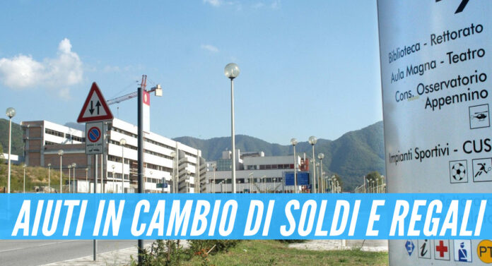 Scandalo all'università di Salerno: aiuti in cambio di soldi e regali