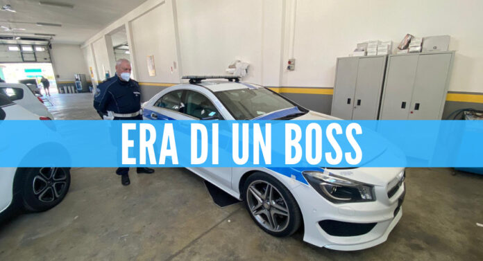 La Mercedes Classe A sequestrato alla camorra e data in dotazione alla Polizia Municipale di Pomigliano d'Arco