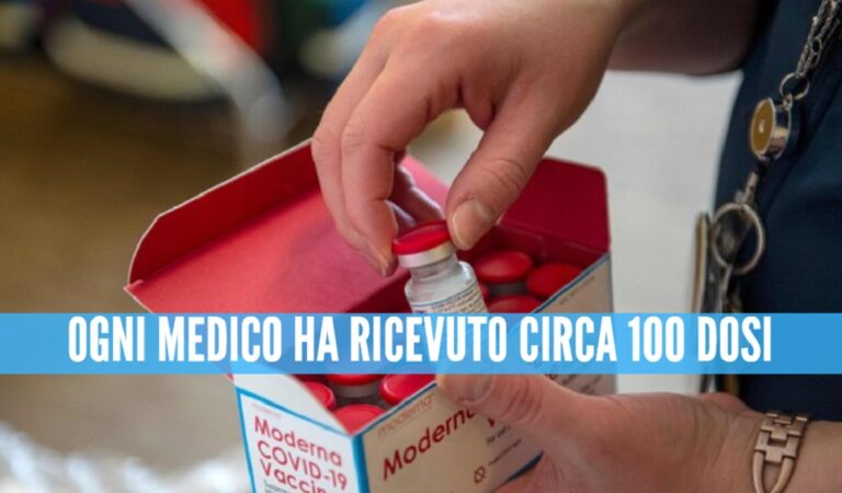 Inviati vaccini a primi 20 medici di base a Napoli, la dose a domicilio o nello studio