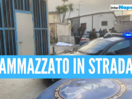 Uomo ammazzato in strada a Napoli, mistero sulla vittima: indaga la polizia