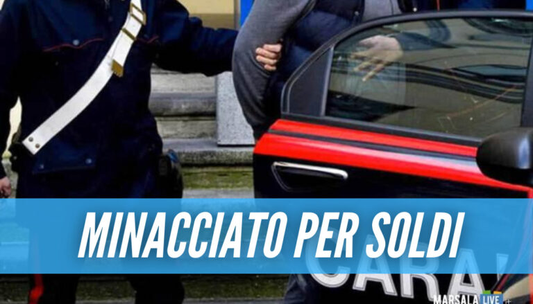 Follia a Napoli, punta il coltello alla gola del padre 80enne per i soldi delle sigarette