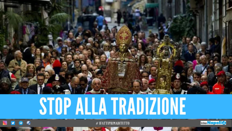 Il covid ‘ferma’ San Gennaro: annullata la tradizionale processione nei vicoli di Napoli
