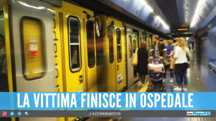 Follia nella metro a Napoli, agente colpito con un martello alla testa