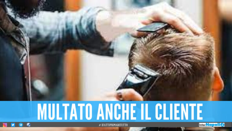 Barbiere tagliava capelli nel suo salone, chiuso il locale a Napoli