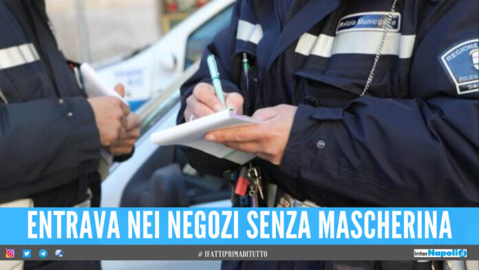 Positivo dal Covid, gira senza mascherina tra i negozi in provincia di Napoli: la rabbia del sindaco Positivo dal Covid, gira senza mascherina tra i negozi in provincia di Napoli: la rabbia del sindaco