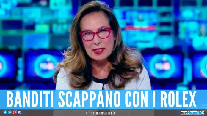 Paura per Cesara Buonamici, la giornalista di Canale 5 rapinata in strada insieme al marito