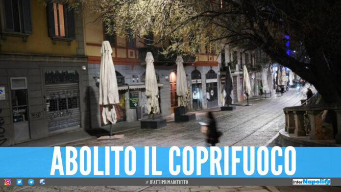 Abolito coprifuoco