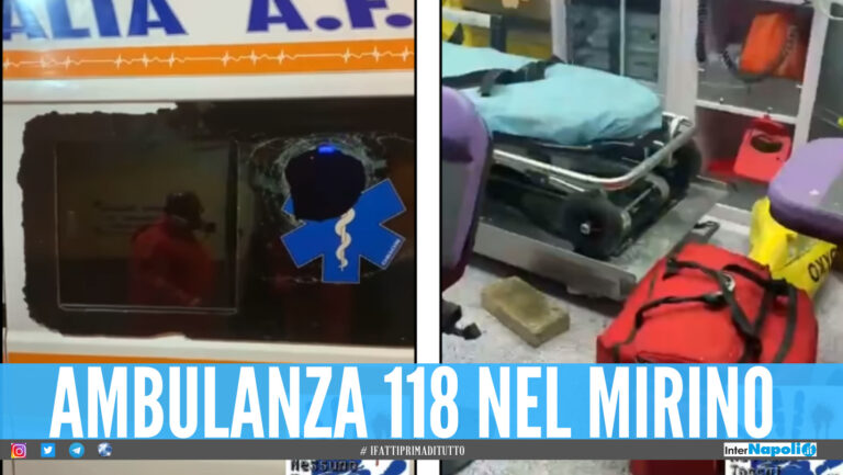 Follia a Napoli, ambulanza presa a mattonate e vetri in frantumi