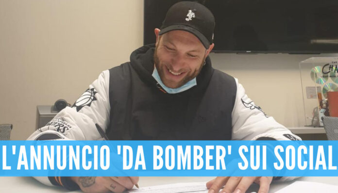 Clementino, l'annuncio da bomber sui social