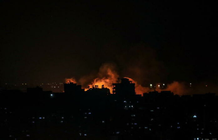 Rockets fired from Gaza fly towards Israel guerra gaza isreaele