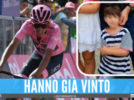 Ciclista del Giro d'Italia e il piccolo Eitan