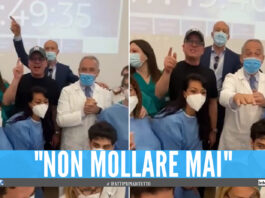 Festa in ospedale per Gigi D'Alessio, si vaccina e canta insieme ai medici [Video]