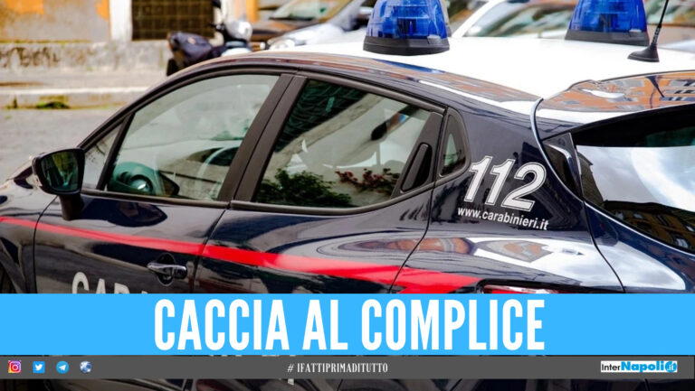 Cerca di rubare un'auto in sosta a Pomigliano, carabiniere fuori servizio blocca e arresta il ladro