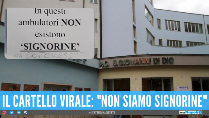 Frattamaggiore, il cartello virale nell'Asl: Frattamaggiore, il cartello virale nell'Asl: