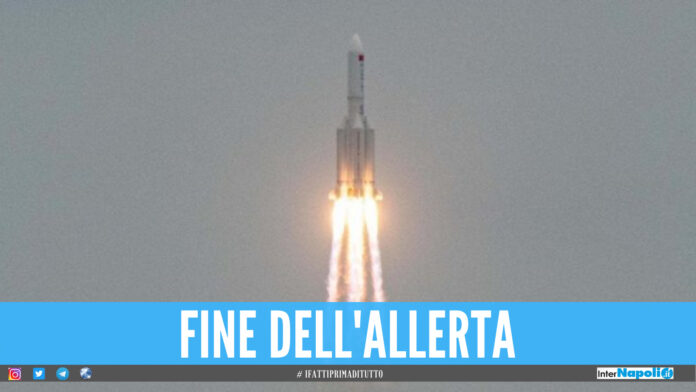 Fine dell'incubo per l'Italia, il razzo cinese cade nell'Oceano Indiano