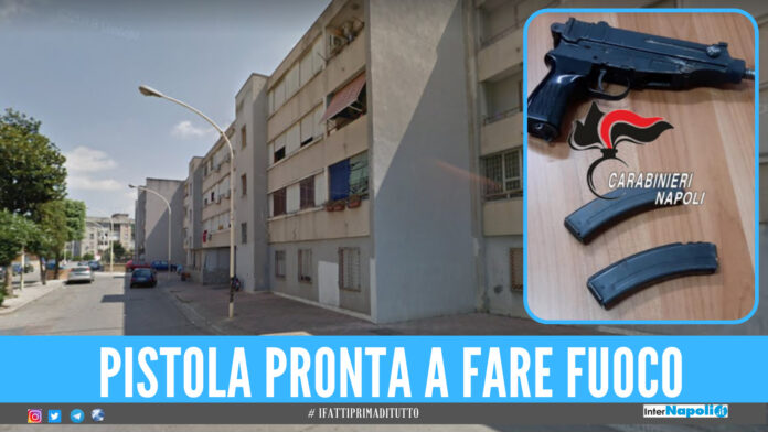 Pistola pronta a fare fuoco scoperta a Frattamaggiore