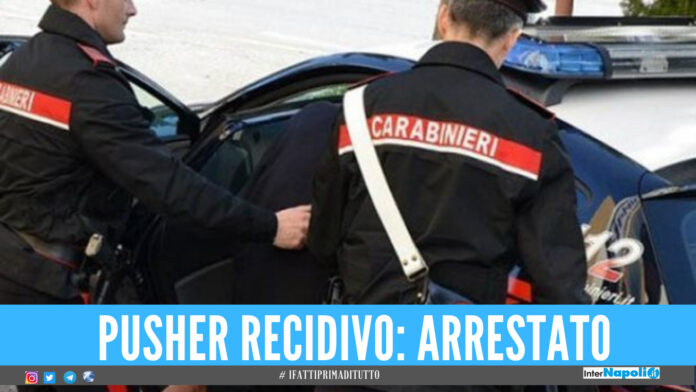 Licola, pusher ai domiciliari beccato a spacciare