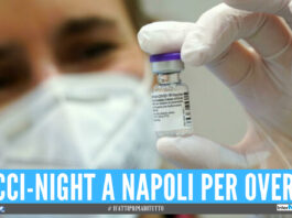 Notte bianca vaccini a Napoli