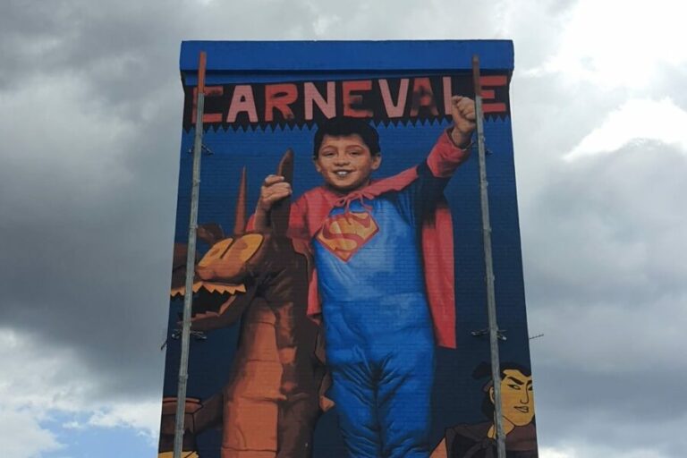 Murales in memoria di Francesco Paolillo, il bimbo eroe di Napoli diventa Superman