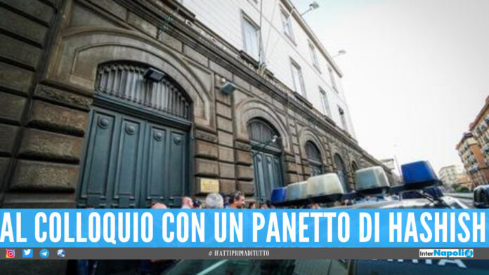 Poggioreale, al colloquio con un panetto di hashish
