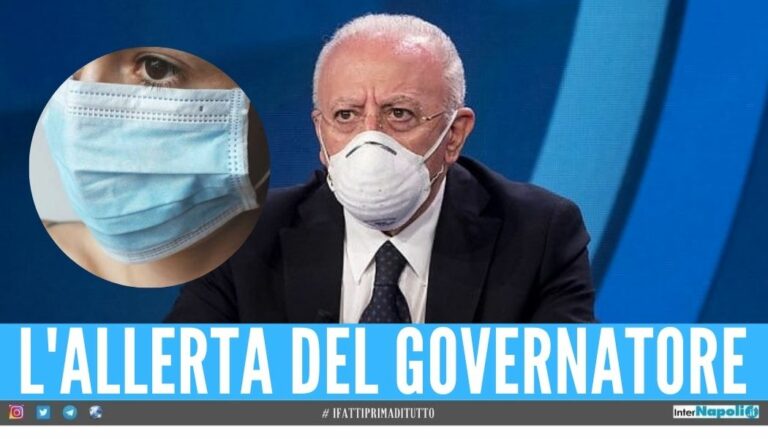 Resta l’obbligo di mascherina in Campania, De Luca firma l’ordinanza