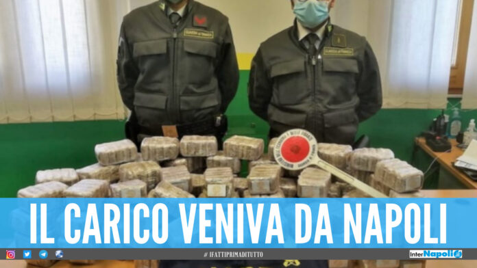 Due arresti e 60 Kg di hashish sequestrati, il carico veniva da Napoli