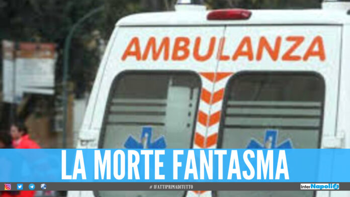 Dramma della solitudine a Napoli, cadavere di una donna morta di Covid resta in casa per 4 giorni