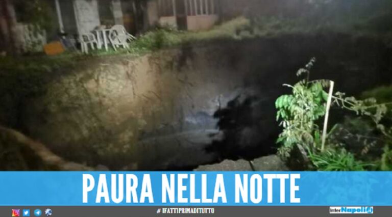 Si apre una voragine nella Sanità a Napoli, sprofondata dopo la pioggia