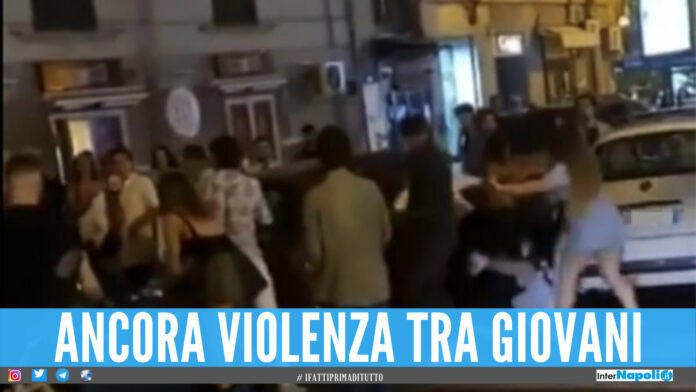 Le immagini della rissa a Napoli in Piazza Bernini