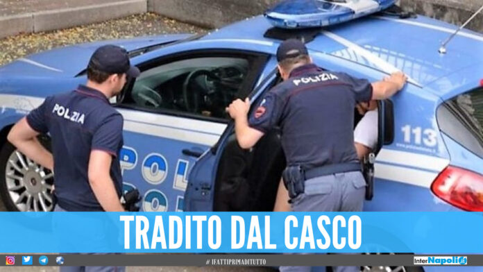 Scippa il telefono ad una donna, il giorno dopo indossa gli stessi abiti: arrestato a Napoli