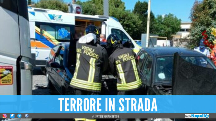 Ubriaco alla guida travolge scooter e auto: 8 feriti