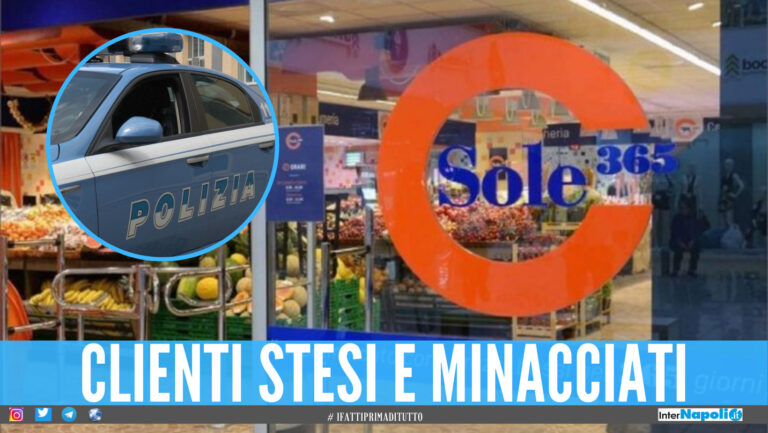 Momenti di terrore a Napoli, banditi armati in un supermercato: clienti in ginocchio