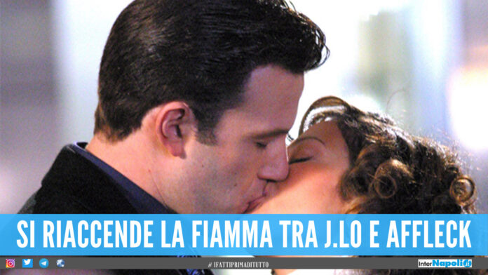 Jennifer Lopez e Ben Affleck: bacio in pubblico, la fiamma si riaccende