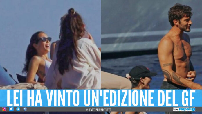 Stefano De Martino in barca con Paola Di Benedetto