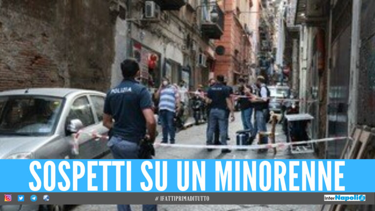 Quartieri Spagnoli, spari sugli innocenti: un 17enne sospettato del raid