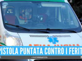 Movida violenta a Napoli, entrano armati in ambulanza dopo una rissa in piazza