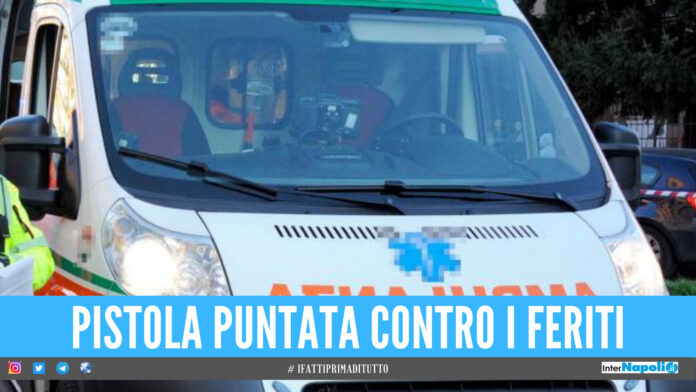 Movida violenta a Napoli, entrano armati in ambulanza dopo una rissa in piazza