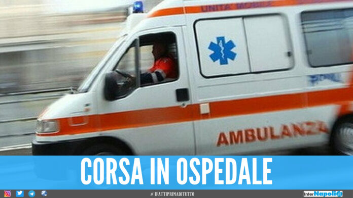 Panico in strada a Bacoli, due fratelli picchiati da 10 persone con pistole e caschi