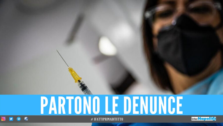 Napoli, 44 persone vaccinate per sbaglio con Astrazeneca: partono le prime denunce