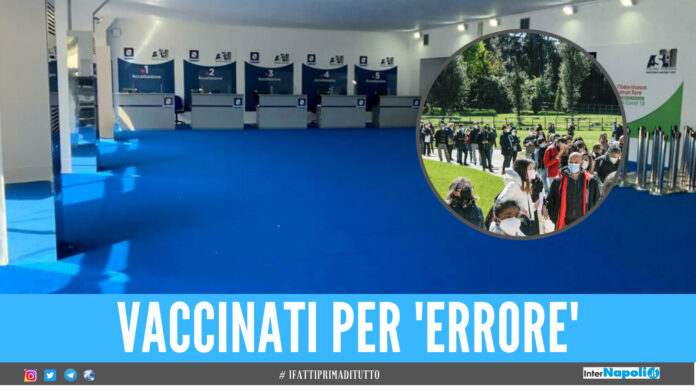 Caos vaccini a Napoli, Astrazeneca somministrato per errore a 44 persone