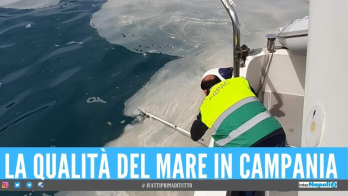 mare “L’acqua sembra sporca, perché è balneabile”, l'Arpac risponde ai dubbi