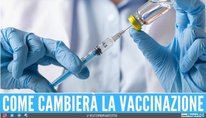 Terza dose di vaccino e durata dell'immunità, le ipotesi degli scienziati