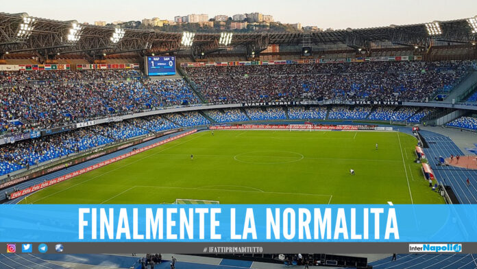 Tifosi allo stadio Maradona di Napoli