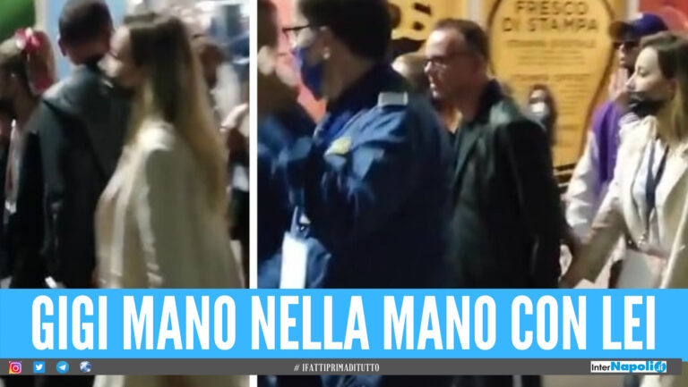 Gigi D’Alessio mano nella mano con la bionda, il video gossip impazza su Tik Tok